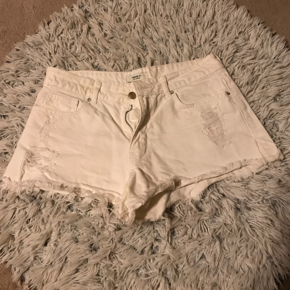 White denim daisy dukes
